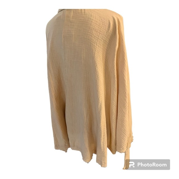 Oli & Hali, M/L, Light Yellow Button down Oversize Blouse. - Picture 7 of 10